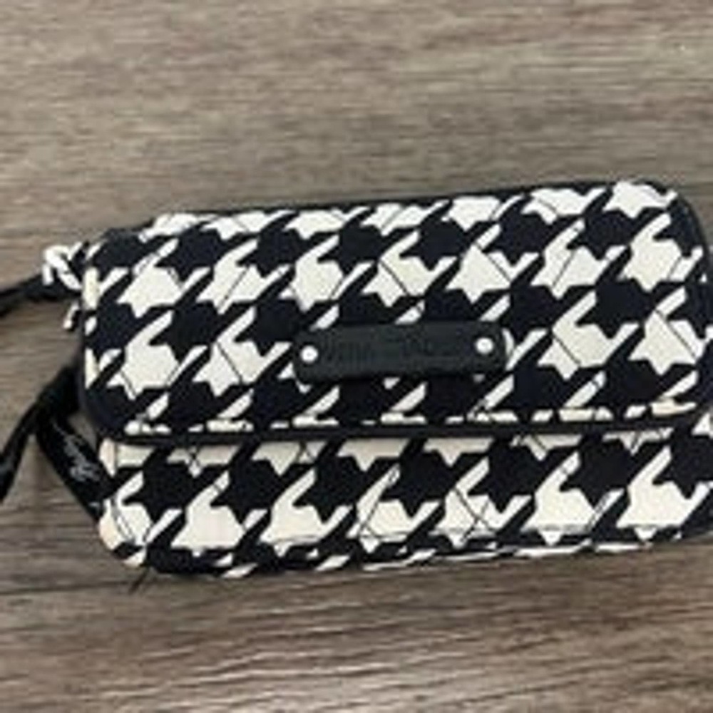 Vera Bradley All In One Crossbody in Midnight Houndstooth Print